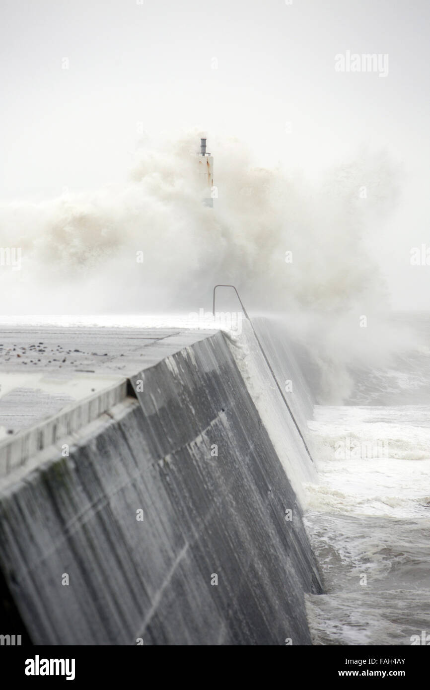 Aberystwyth, UK. 30th Dec, 2015. UK weather: Storm Frank is bringing yet more flooding misery to the UK today with torrential rain and gale-force winds. This was Storm Frank hitting the coast of Aberystwyth earlier Credit:  Elgan Griffiths/Alamy Live News Stock Photo