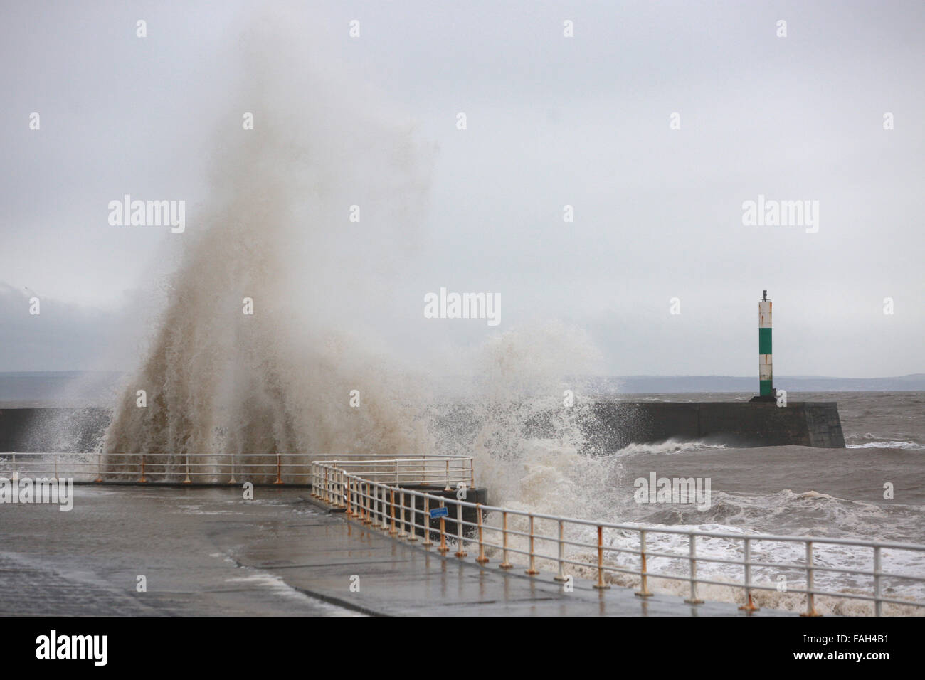 Aberystwyth, UK. 30th Dec, 2015. UK weather: Storm Frank is bringing yet more flooding misery to the UK today with torrential rain and gale-force winds. This was Storm Frank hitting the coast of Aberystwyth earlier Credit:  Elgan Griffiths/Alamy Live News Stock Photo