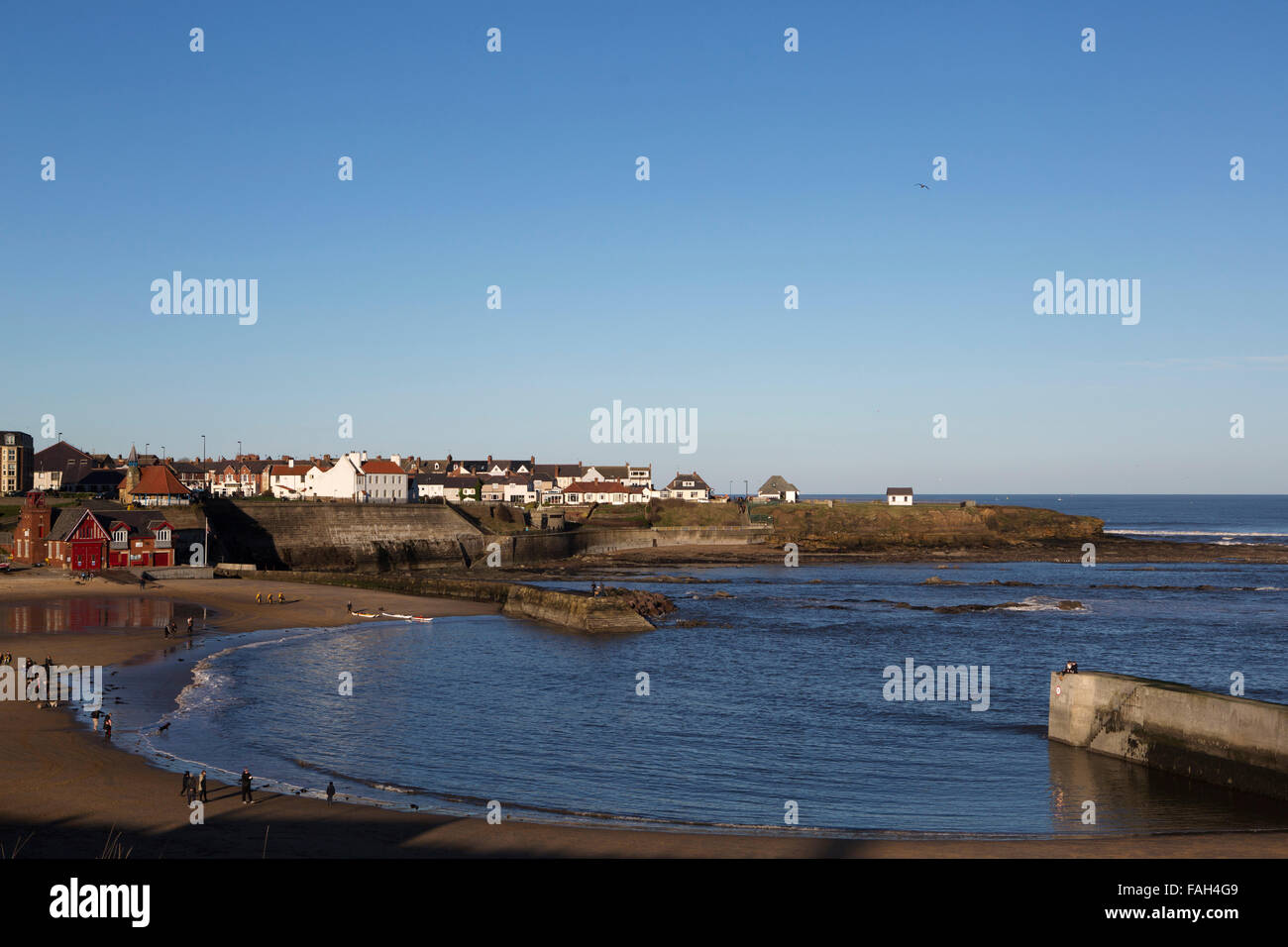 Cullercoats harbour hi-res stock photography and images - Alamy