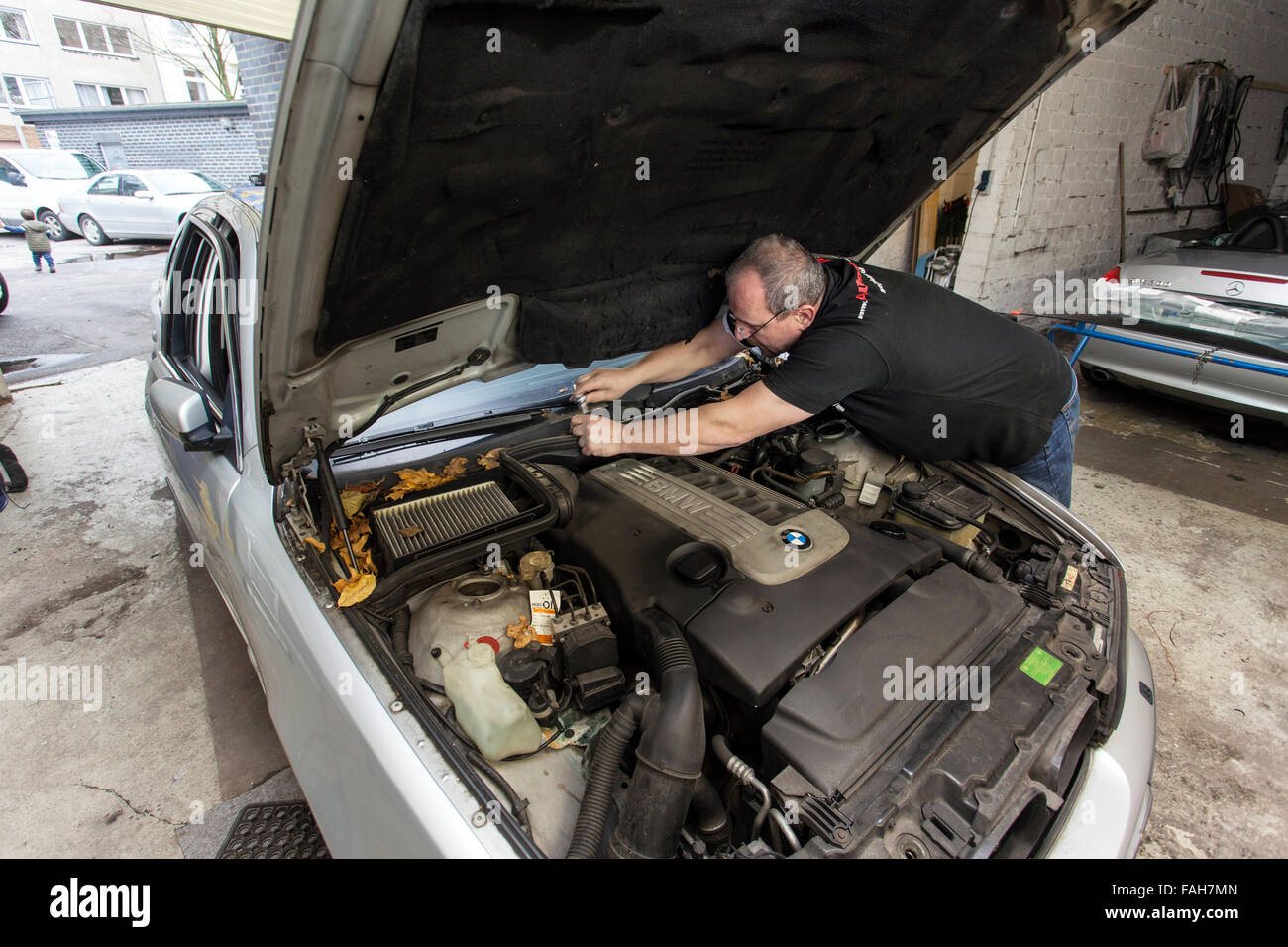 HOW DO AUTOGLASS REPLACE A WINDSCREEN visual data 7