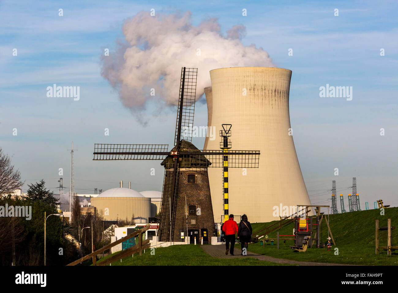 The Belgian Doel Nuclear Power Station, near Antwerp, on the Scheldt, nuclear  power plant with 4 power plant units Stock Photo - Alamy