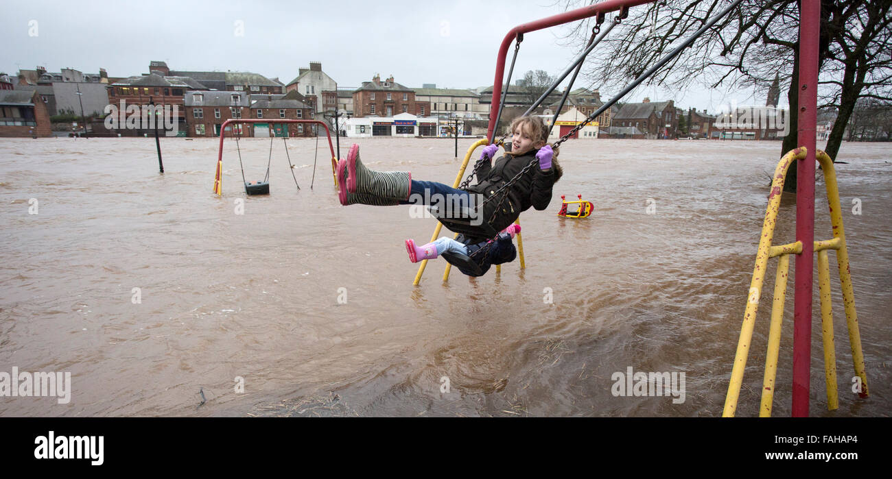 Whitesands, Dumfries, Scotland, UK. 30th Dec, 2015. 30-12-15 Looking across the River Nith to properties on the Whitesands, Dumfries, Scotland Credit:  South West Images Scotland/Alamy Live News Stock Photo