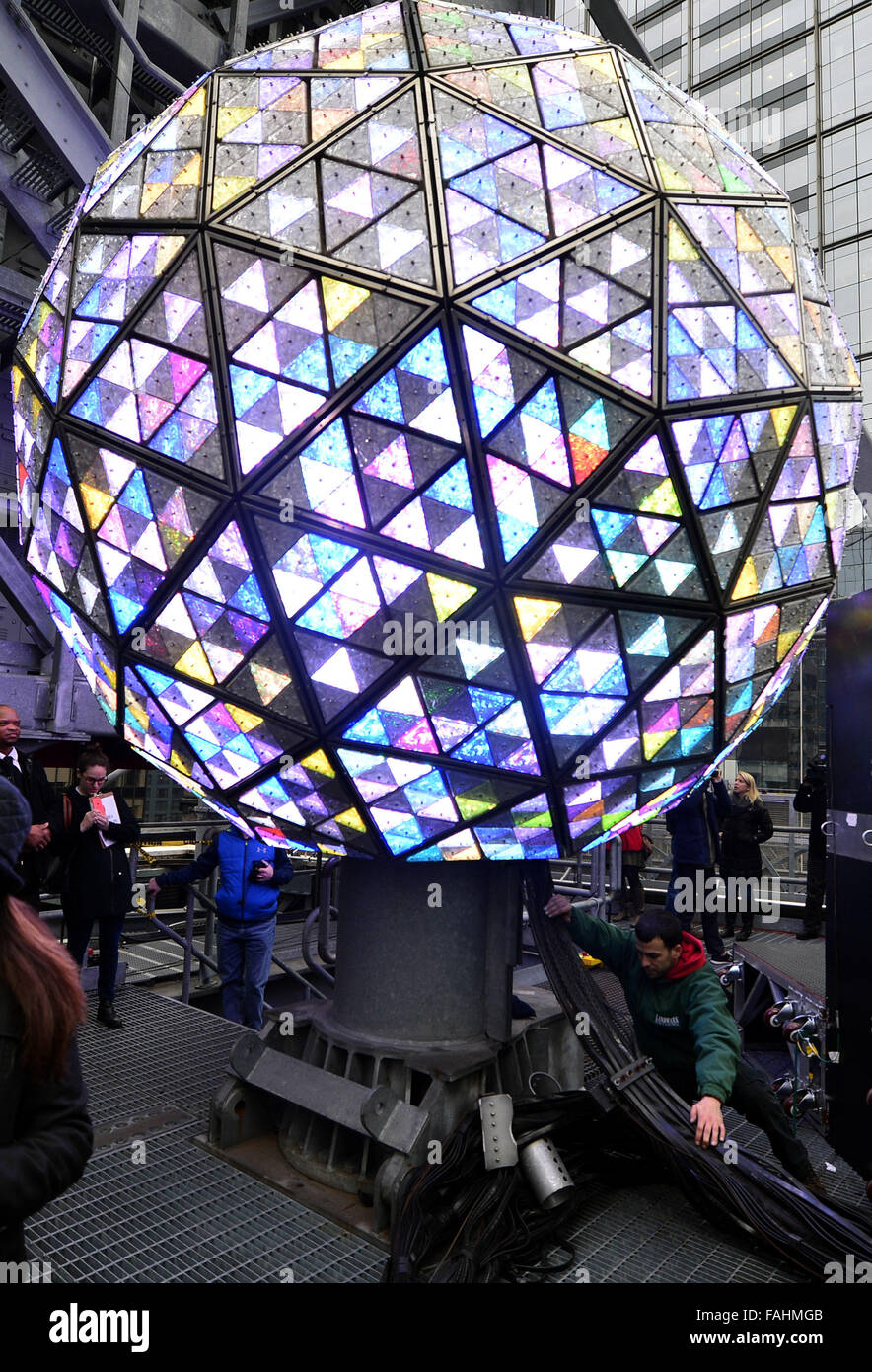 New York, USA. 30th Dec, 2015. The Times Square New Year's Eve Ball is tested the day before the celebrations of New Year's Eve atop the roof of One Times Square, in New York, the United States, on Dec. 30, 2015. The iconic Times Square New Year's Eve Ball is lit and sent up the 130-foot pole atop One Times Square on Wednesday for final preparations. The 32,000 LEDs that are in the ball can be individually controlled by software. Credit:  Wang Lei/Xinhua/Alamy Live News Stock Photo