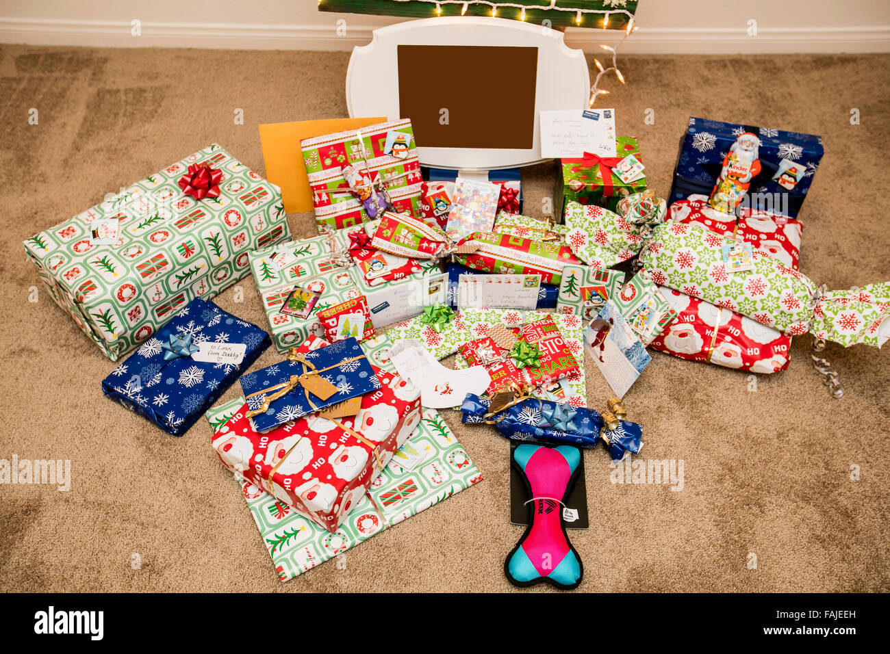 Pile of presents house hi-res stock photography and images - Alamy