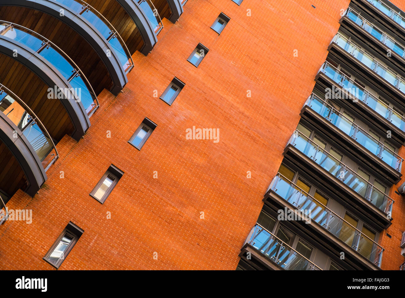 abstract-of-modern-contemporary-architecture-in-manchester-city-centre