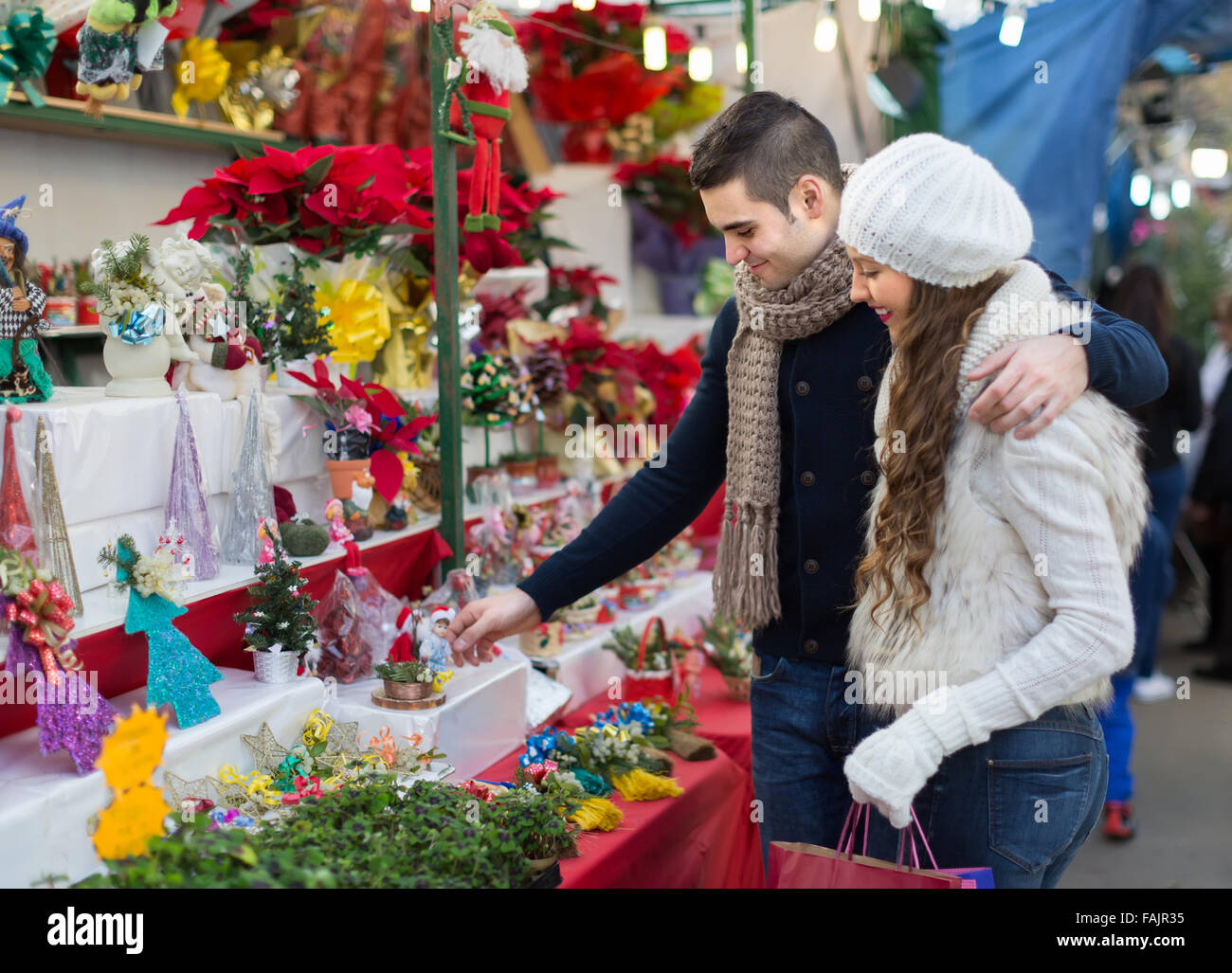 Couple choosing flowers market hi-res stock photography and images - Alamy