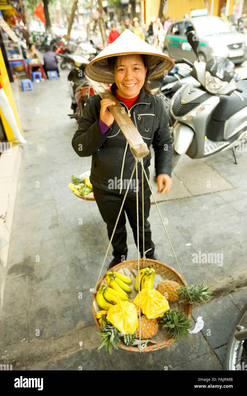 Woman selling fruit in Hanoi, Vietnam Stock Photo