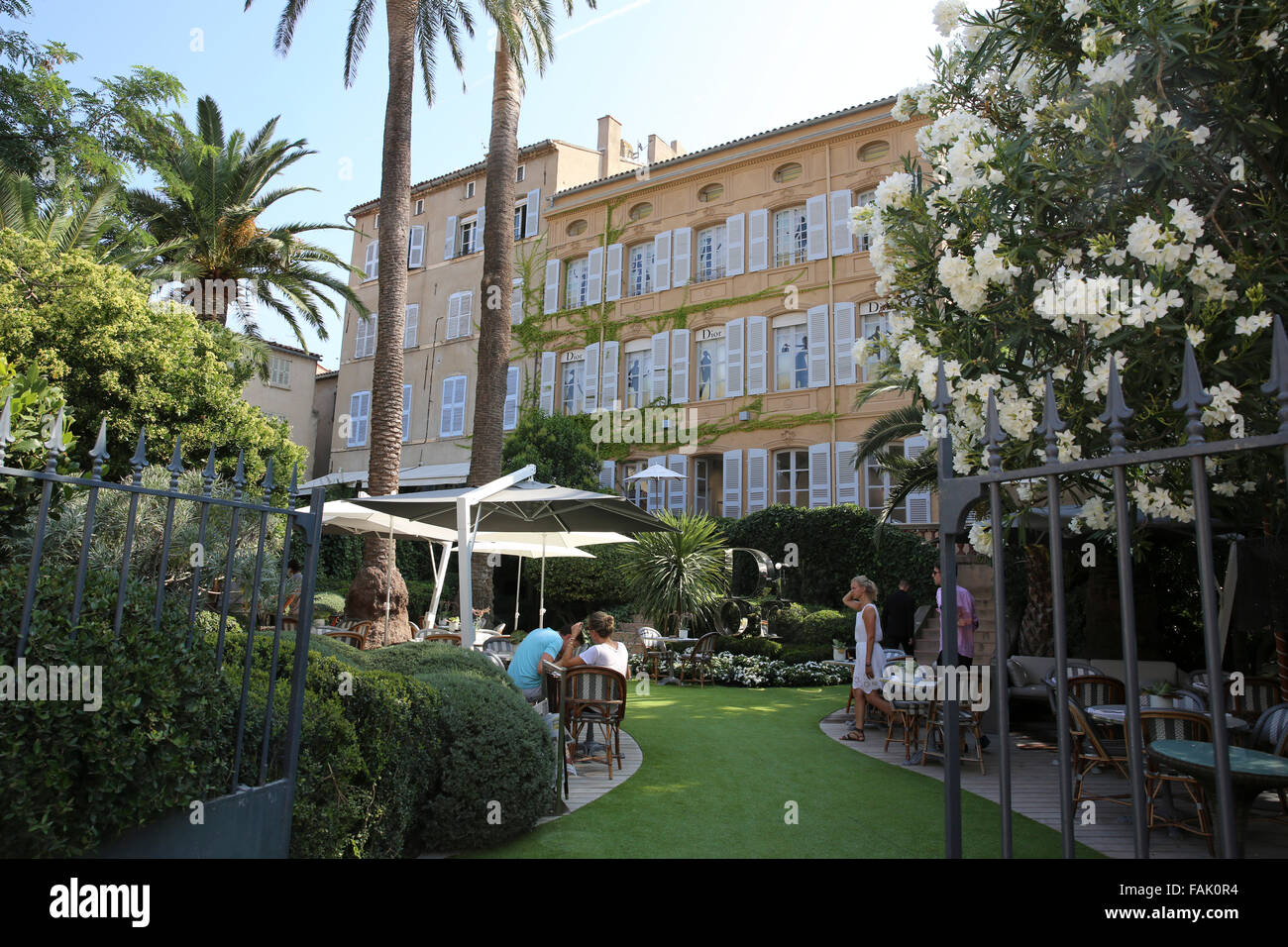 Louis Vuitton Saint-Tropez Café Info