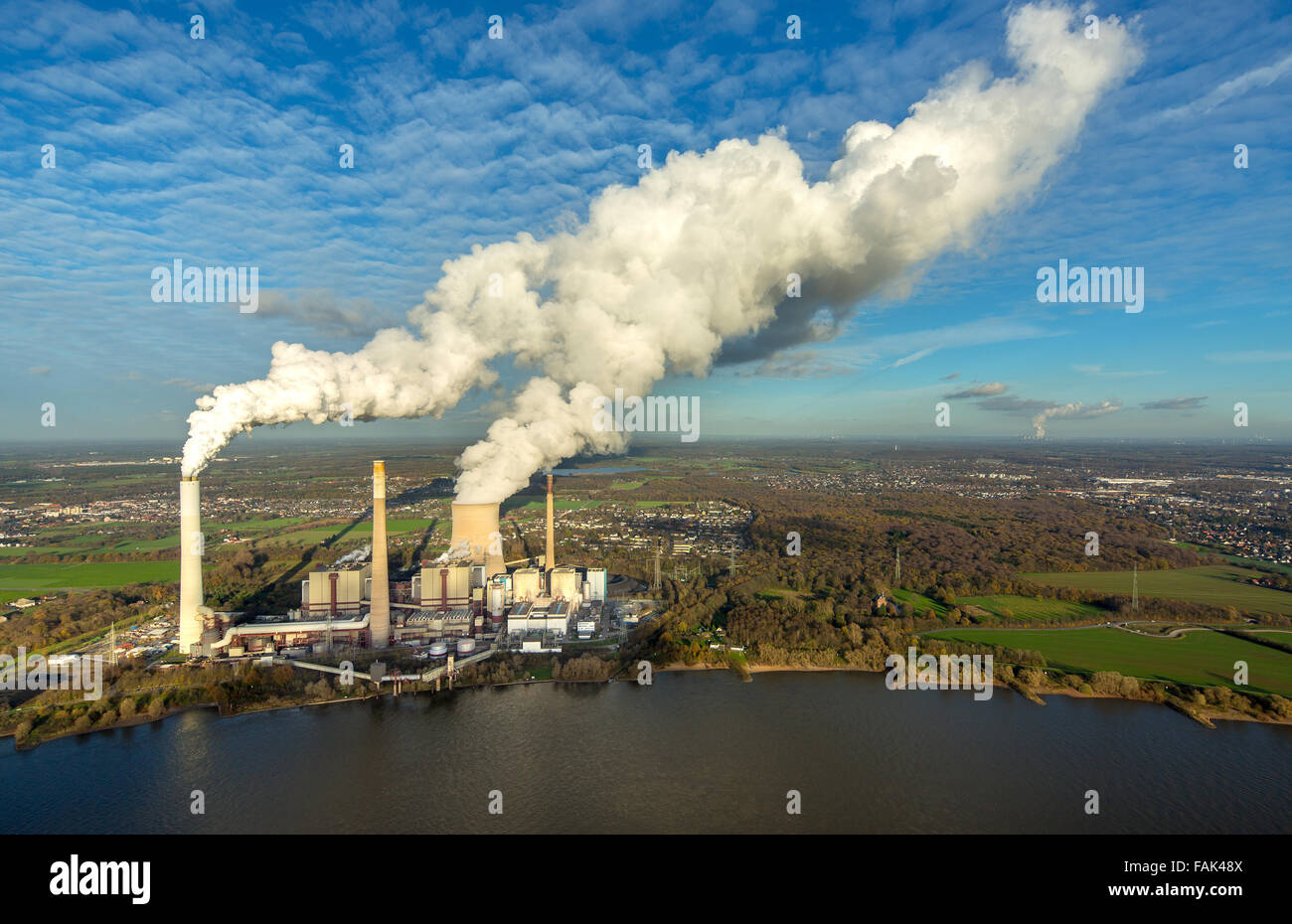 Kraftwerk Voerde coal power plant on the Rhine, emissions, smoke, smokestacks, cooling tower, Voerde, Ruhr district Stock Photo