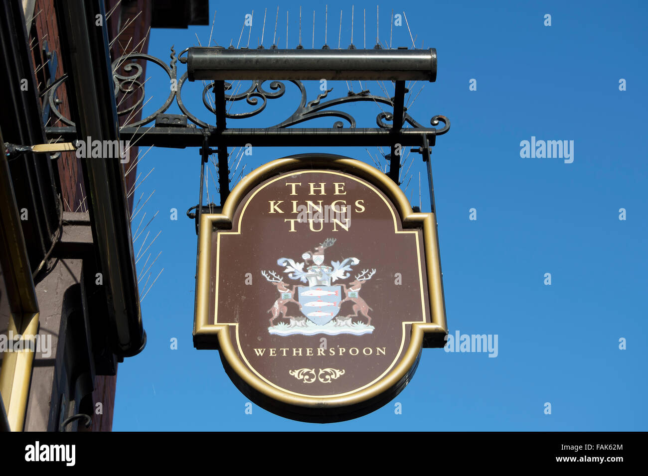 hanging sign for the king's tun, a wetherspoon pub in kingston upon thames, surrey, england Stock Photo