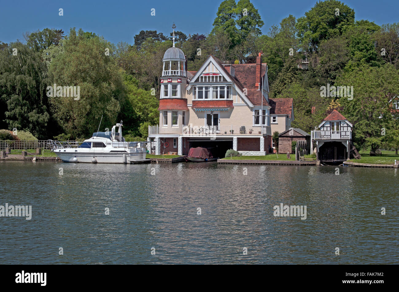 Caversham Reading, House by Thames, River Thames, Berkshire, England ...
