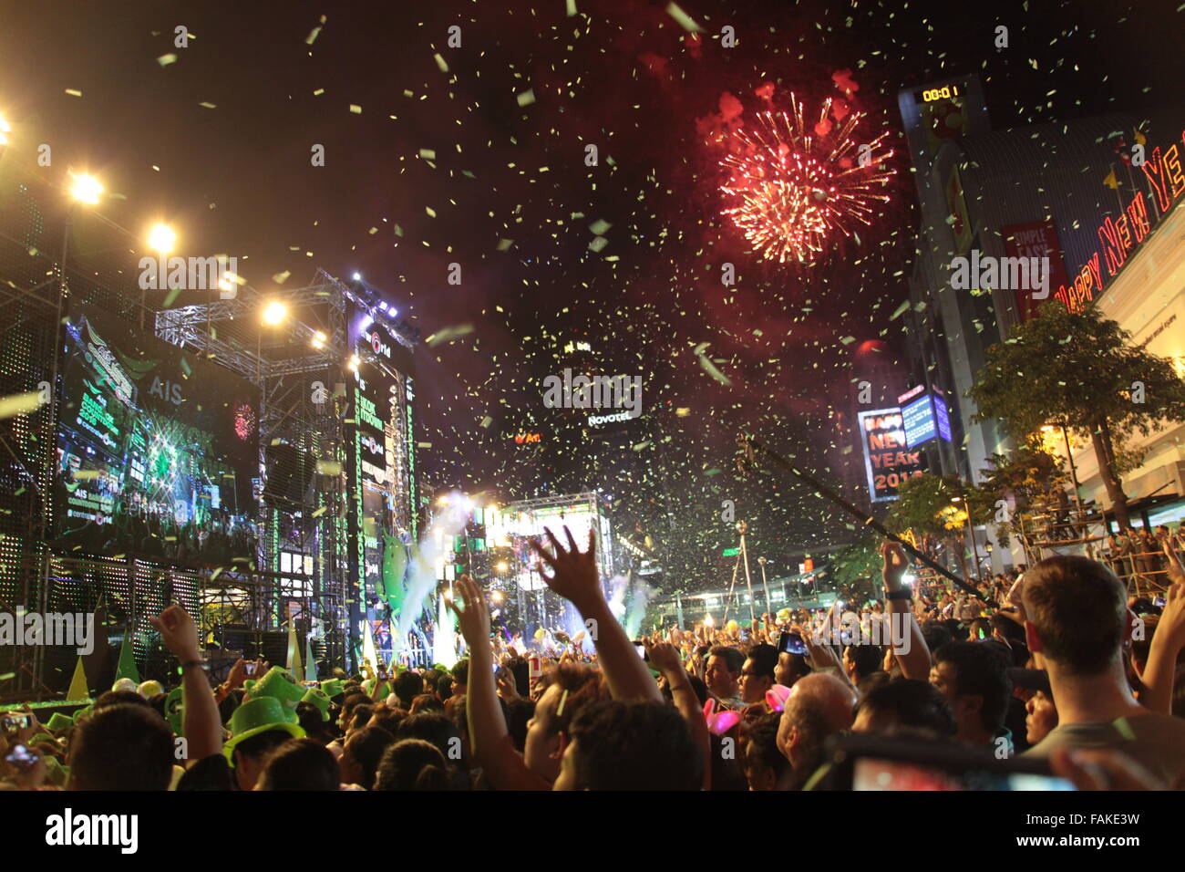 Bangkok, Thailand. 31st Dec, 2015. New Year Fireworks at Central World Street Party in Bangkok Credit:  Steven White/Alamy Live News Stock Photo