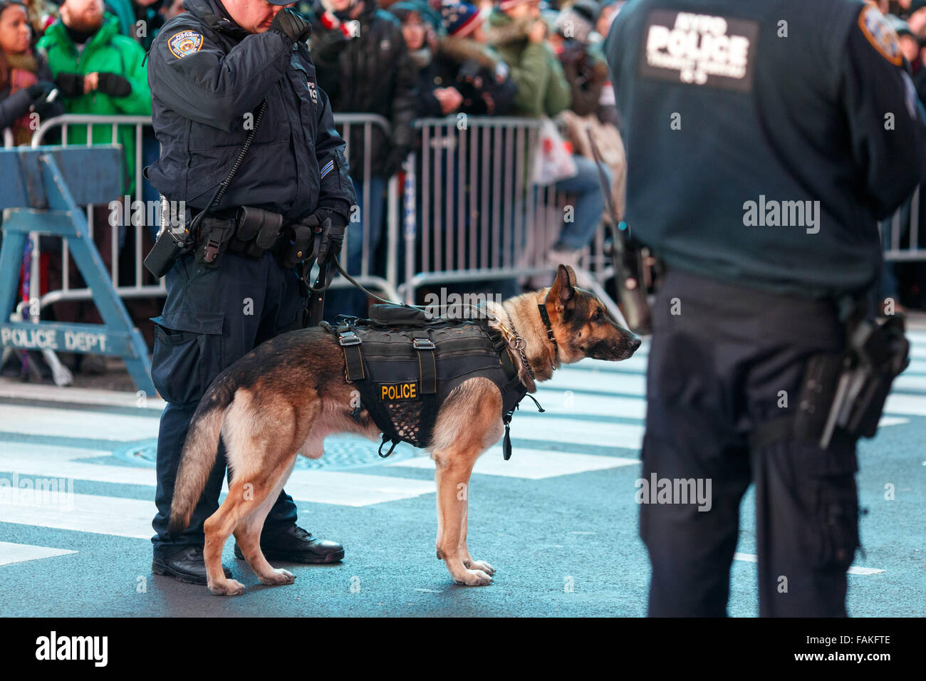 New York, USA. 31st Dec, 2015. Police officers stand guard at Times ...