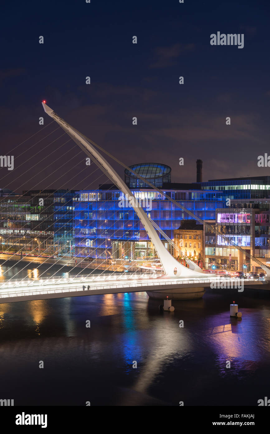 Samuel Beckett Bridge by Night, Dublin Stock Photo - Alamy