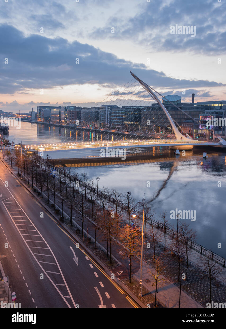 Samuel Beckett Bridge at Dawn, Dublin Stock Photo - Alamy