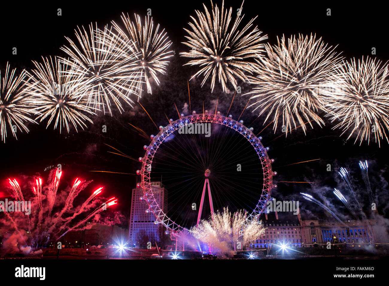 Westminster, London, UK, 1st January 2016, New Years Fireworks display, Display of fireworks bringing in the New Year  Credit:  Richard Soans/Alamy Live News" Stock Photo