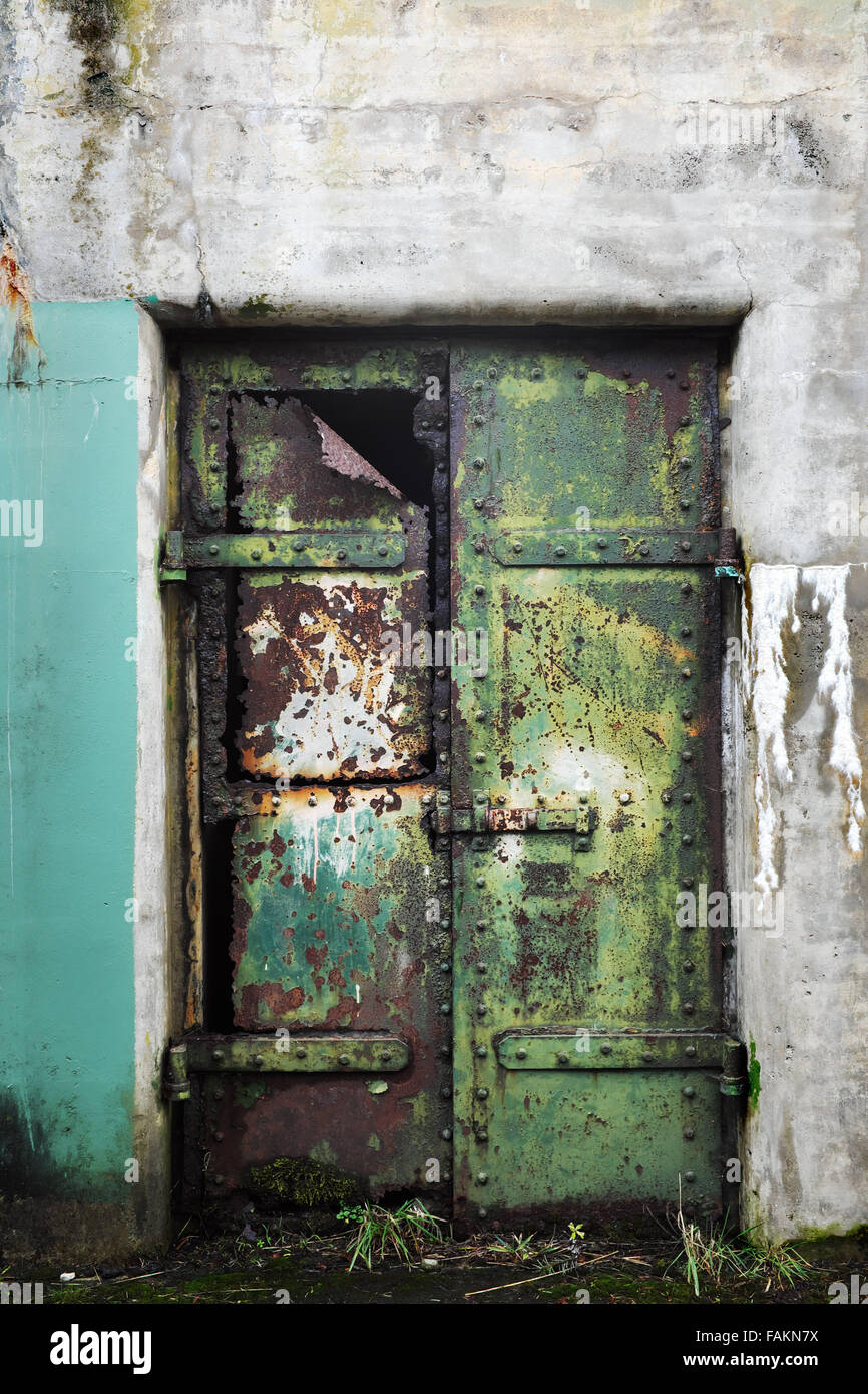 Bunker door hi-res stock photography and images - Alamy
