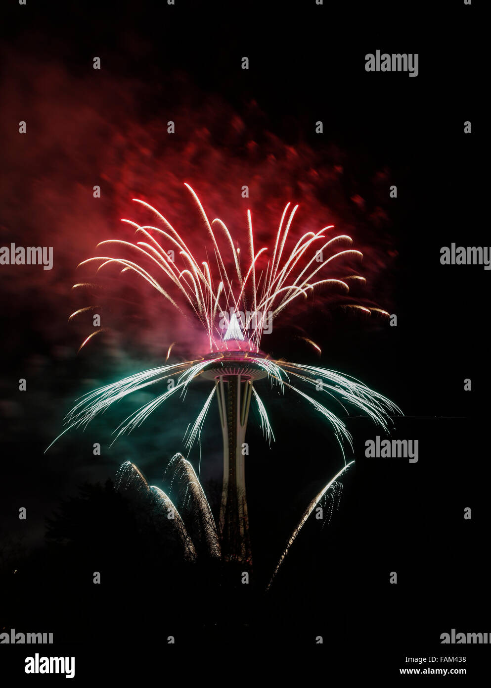Seattle, USA. 01st Jan, 2016. Fireworks display at midnight 2016 Seattle USA Space Needle New Year’s day Credit:  B.O'Kane/Alamy Live News Stock Photo