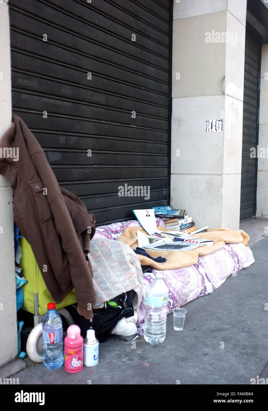Homeless bed in Paris Stock Photo Alamy