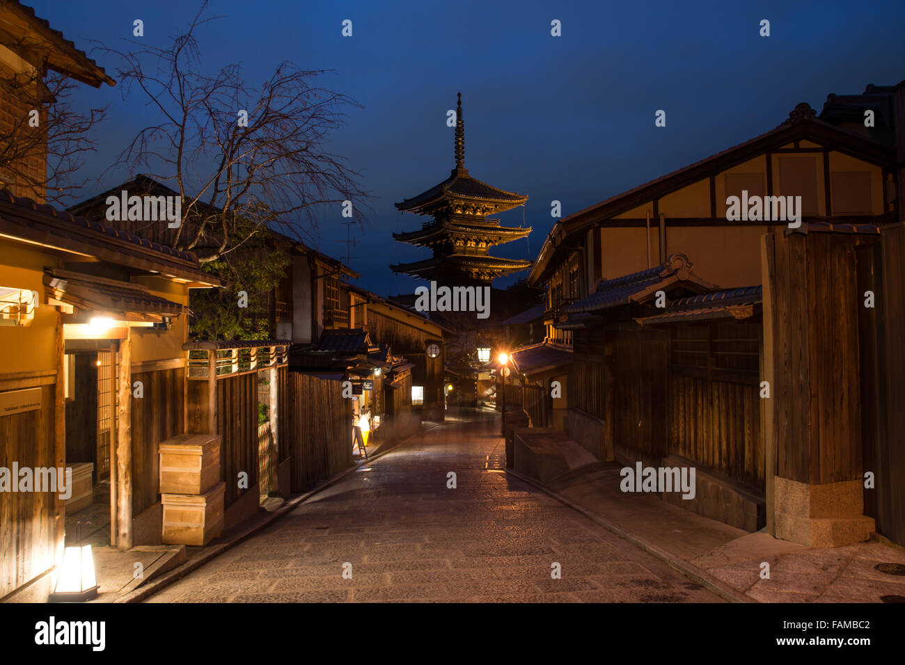 Yasaka pagoda hi-res stock photography and images - Alamy