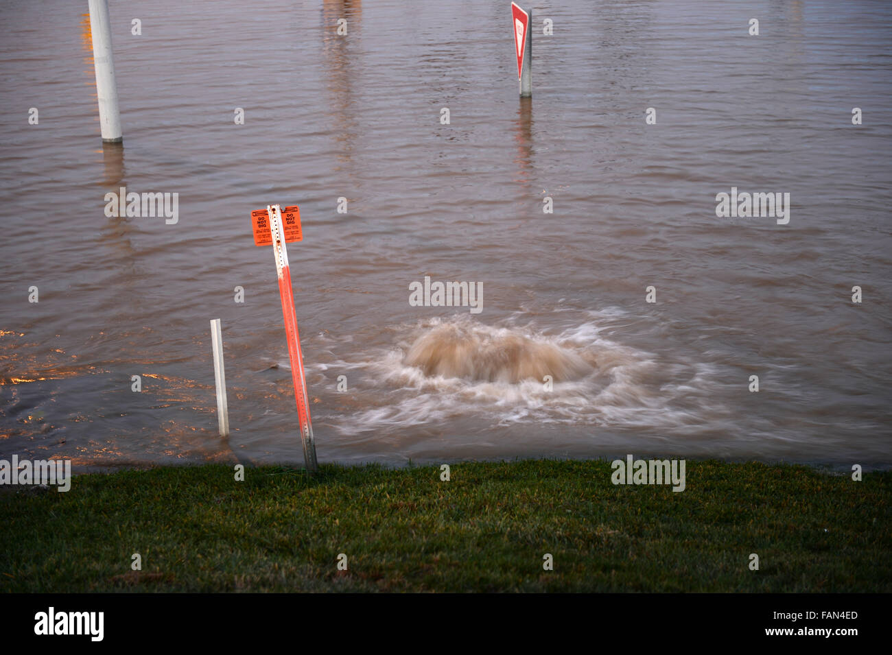 Valley Park, Missouri, USA. 1st January, 2016. Flood waters in Valley Park, Missouri Credit