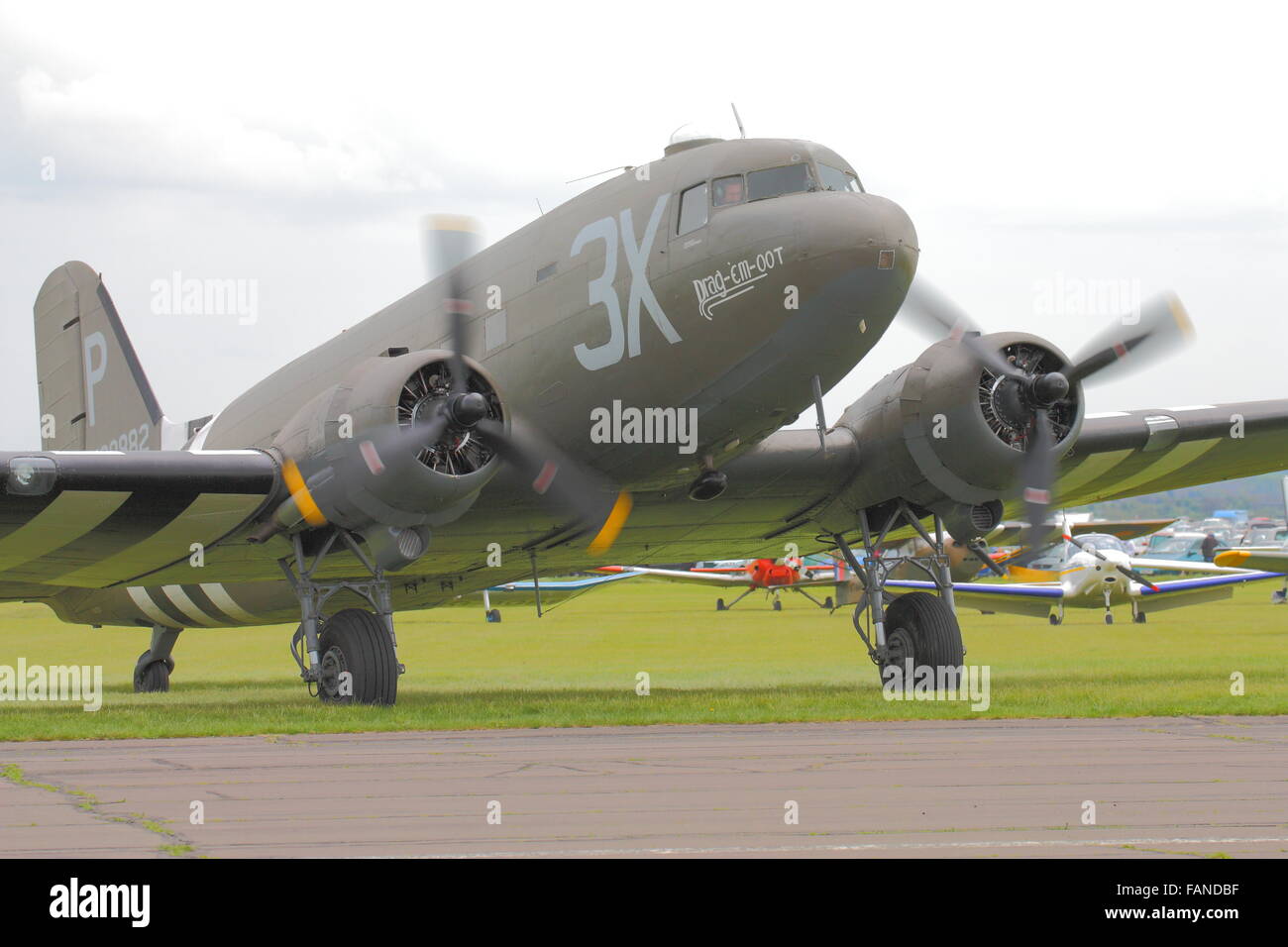 Douglas C47 Dakota in D-Day colours getting ready for take off at Abingdon Airfield Stock Photo