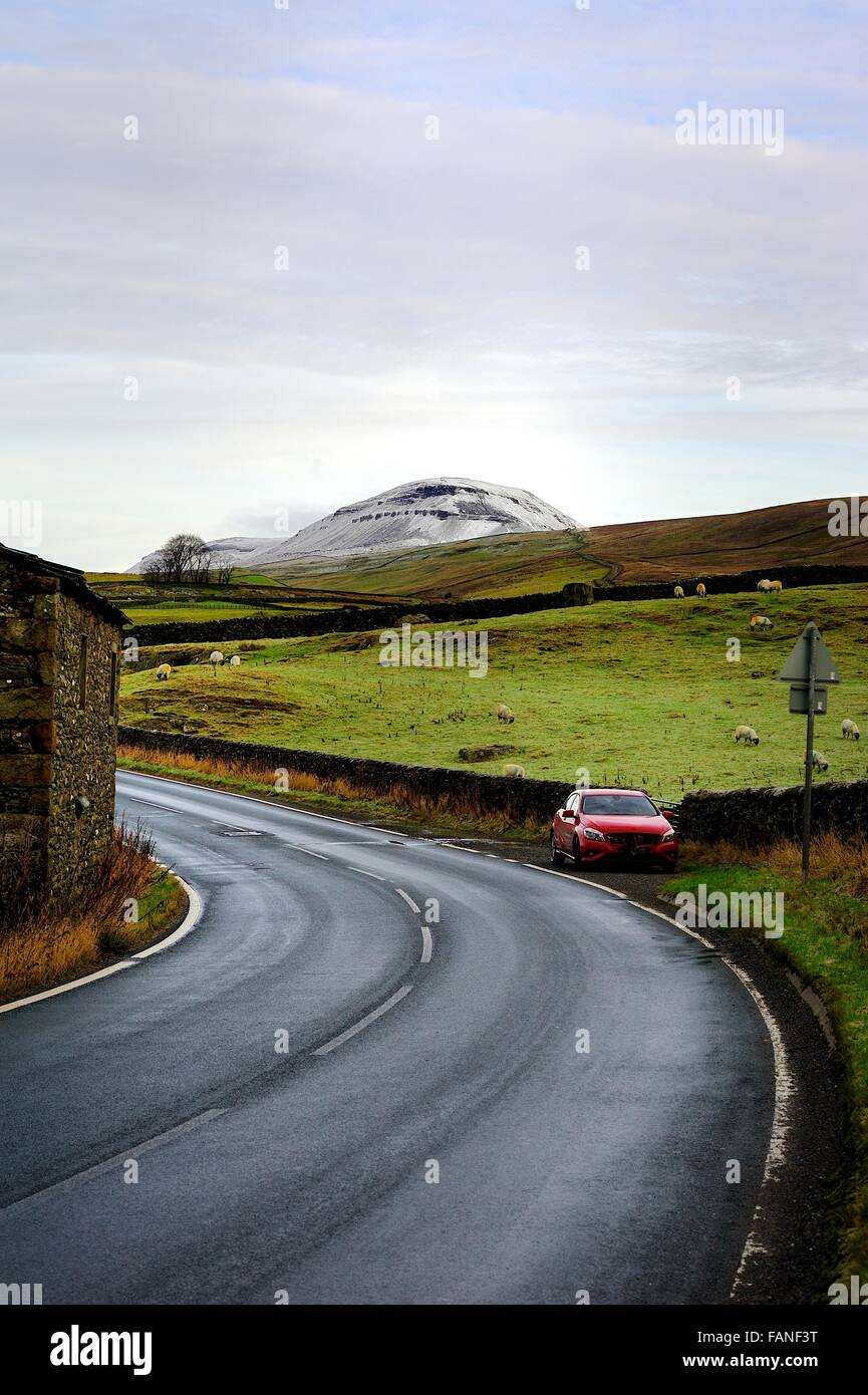 The road to Pen-y-ghent Stock Photo