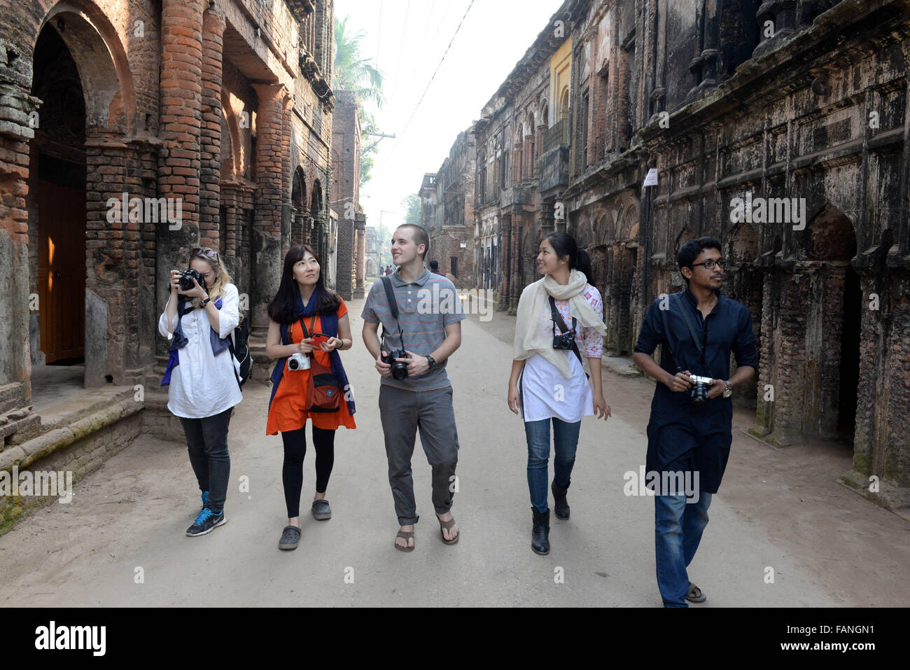 Dhaka. 2nd Jan, 2016. Tourists visit a historical heritage Panam City at Sonargaon in Bangladesh, Jan. 2, 2016. © Shariful Islam/Xinhua/Alamy Live News Stock Photo