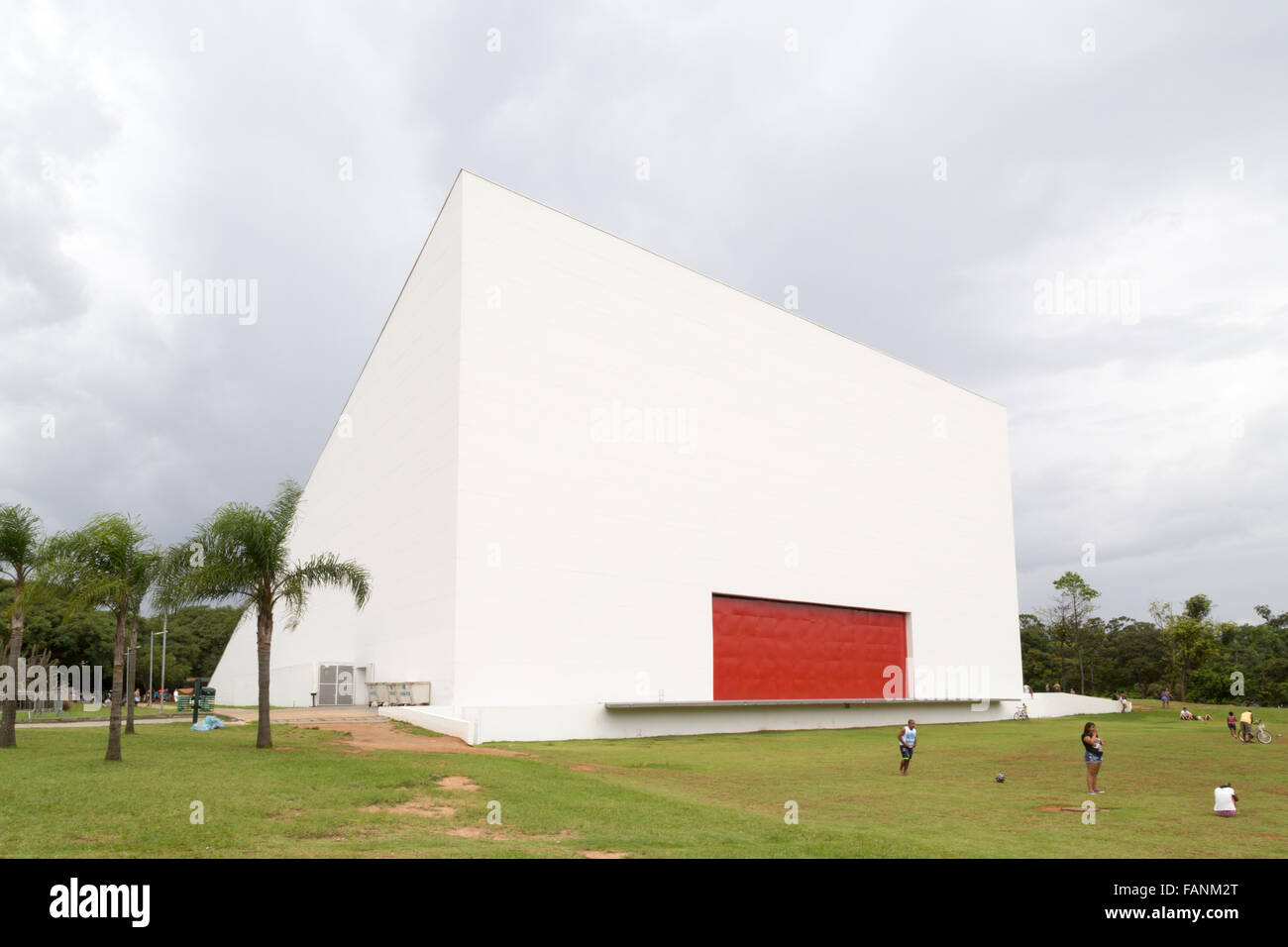 Auditorio Ibirapuera (Ibirapuera Auditorium), view of the south façade