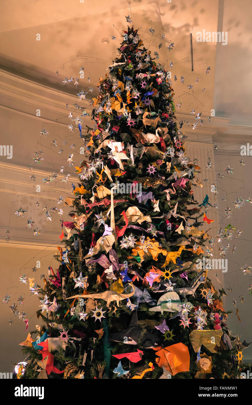 Unique Origami Holiday Tree In The American Museum Of