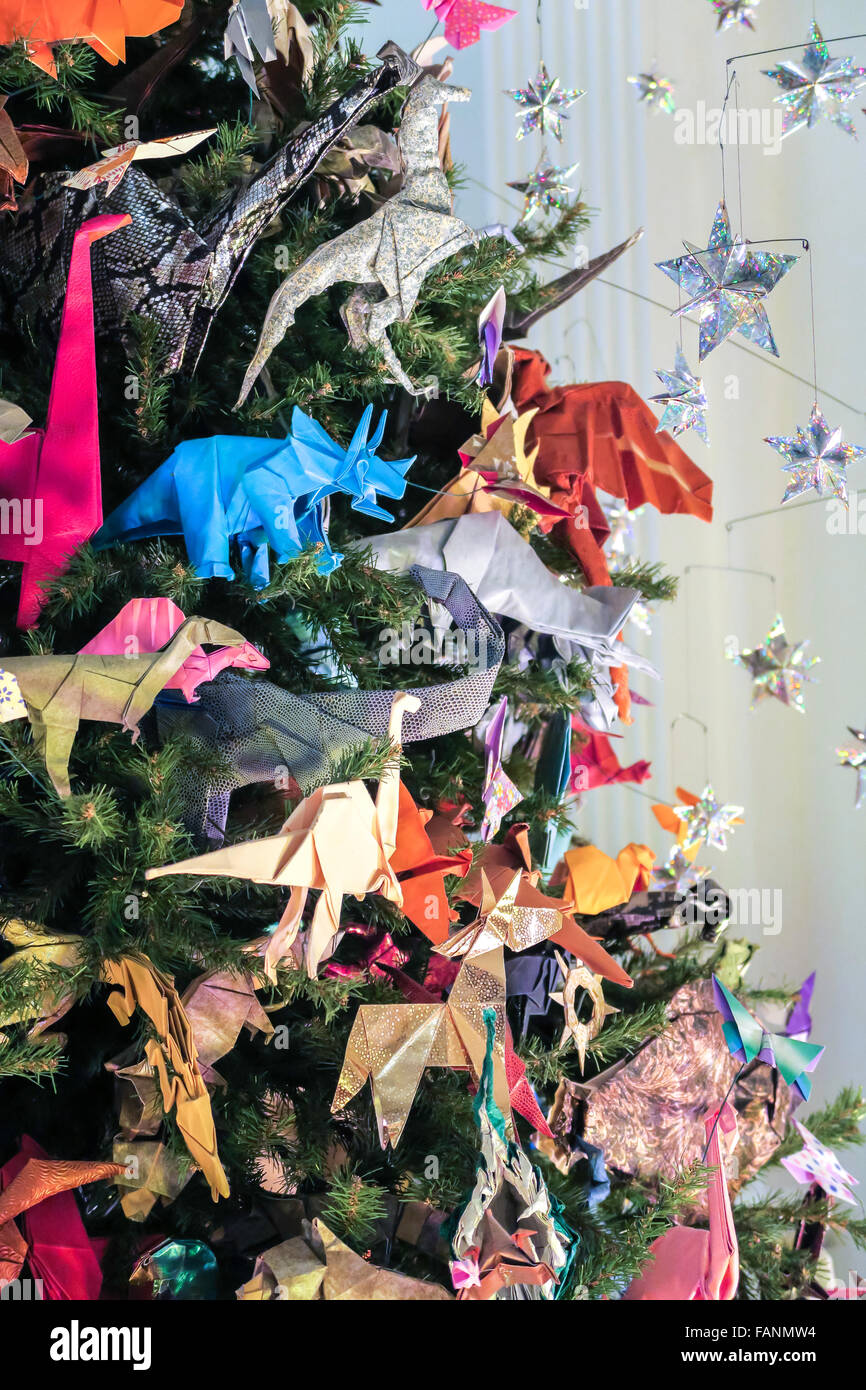 Unique Origami Holiday Tree In The American Museum Of
