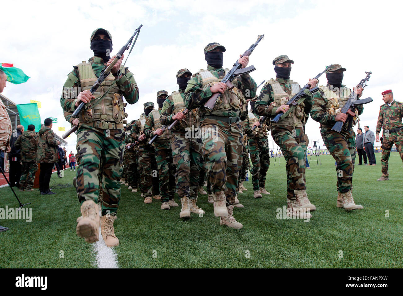 Kirkuk, Iraq. 2nd Jan, 2016. Fighters from Shiite paramilitary groups, known as Hashid Shaabi, or Popular Mobilization are reviewed in the end of their training period to fight Islamic State (IS) militants in a drill ground in Kirkuk, Iraq, Jan. 2, 2016. Credit:  Ako Zanagn/Xinhua/Alamy Live News Stock Photo