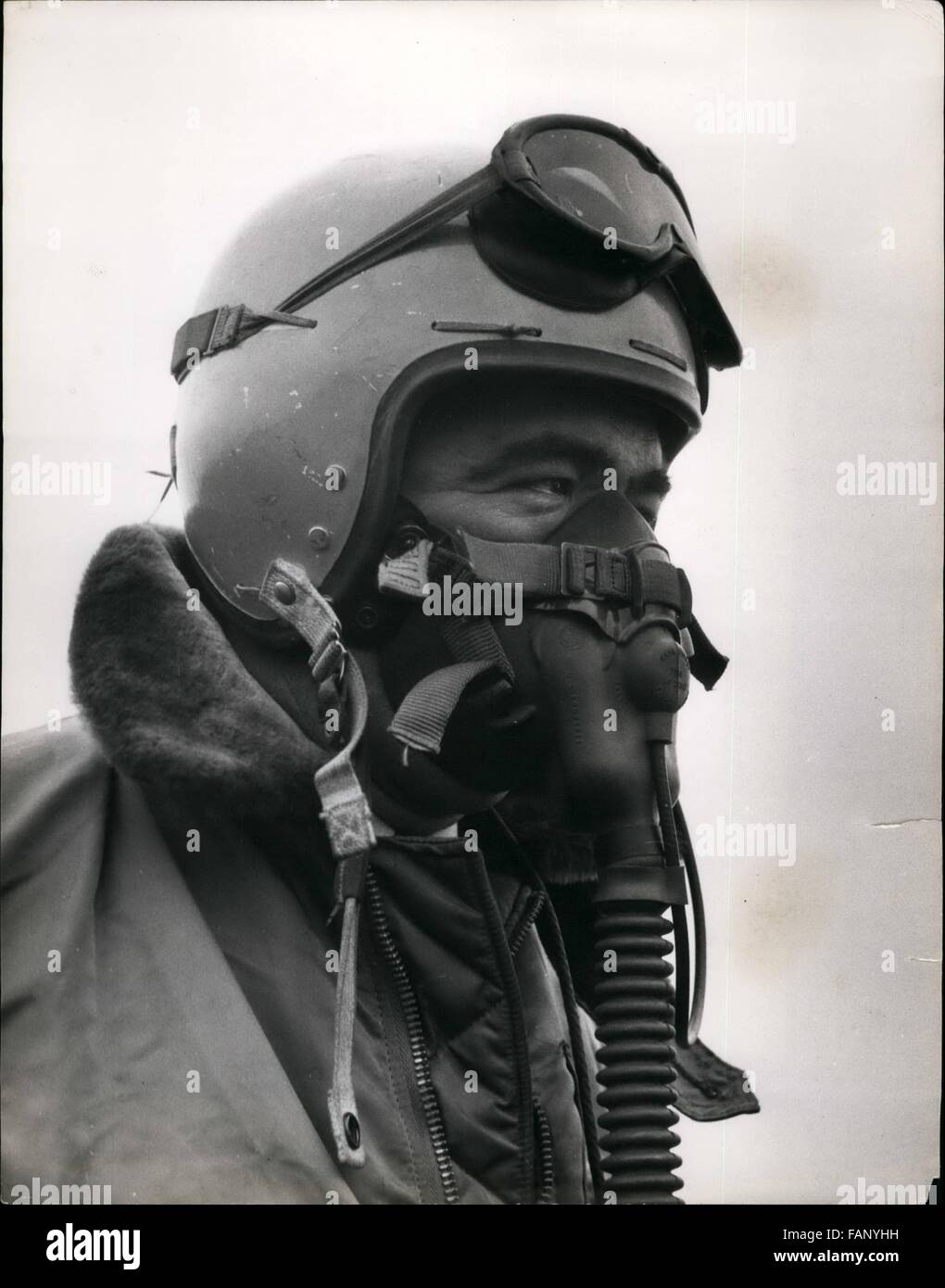 1955 - A strategic airman ready for a straight flight; The Squadron C.O. and Pilot Major Franklin Reynolds ready to go aboard his B47 medium all jet bomber of Strategic Air command, and take off on a training mission from Lakarbata. © Keystone Pictures USA/ZUMAPRESS.com/Alamy Live News Stock Photo