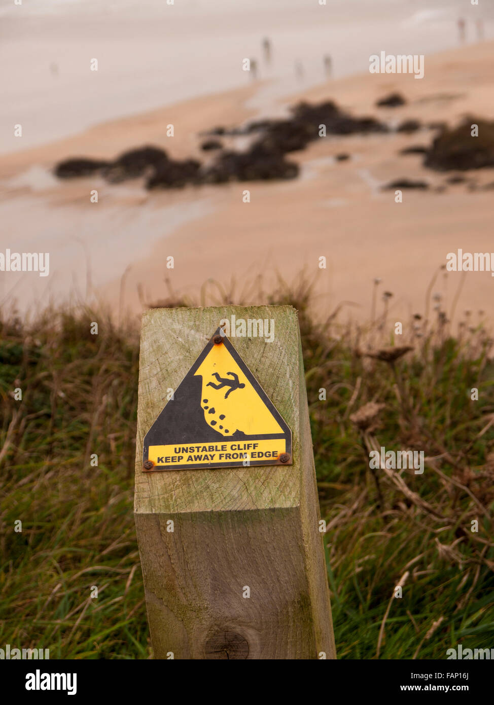 Understable Signages Unstable cliff edge warning sign hi-res stock photography and images ...