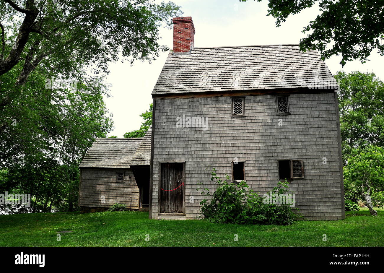 Sandwich, Massachusetts The 1675 Hoxie House with its small English