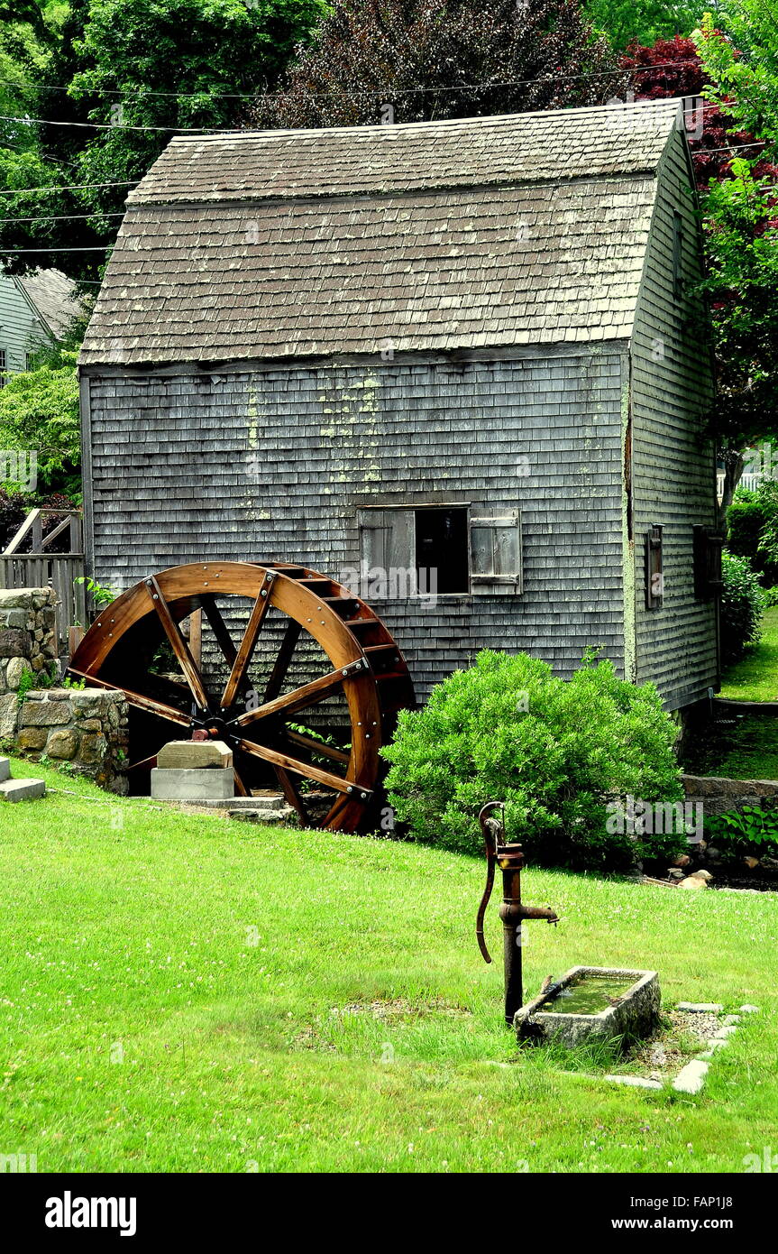 Sandwich, Massachusetts 1637 Dexter's Grist Mill and water wheel Stock