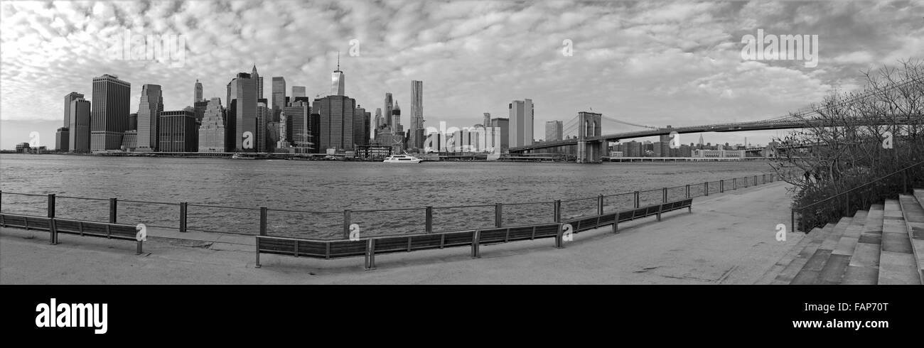 Midtown manhattan office towers Black and White Stock Photos & Images ...