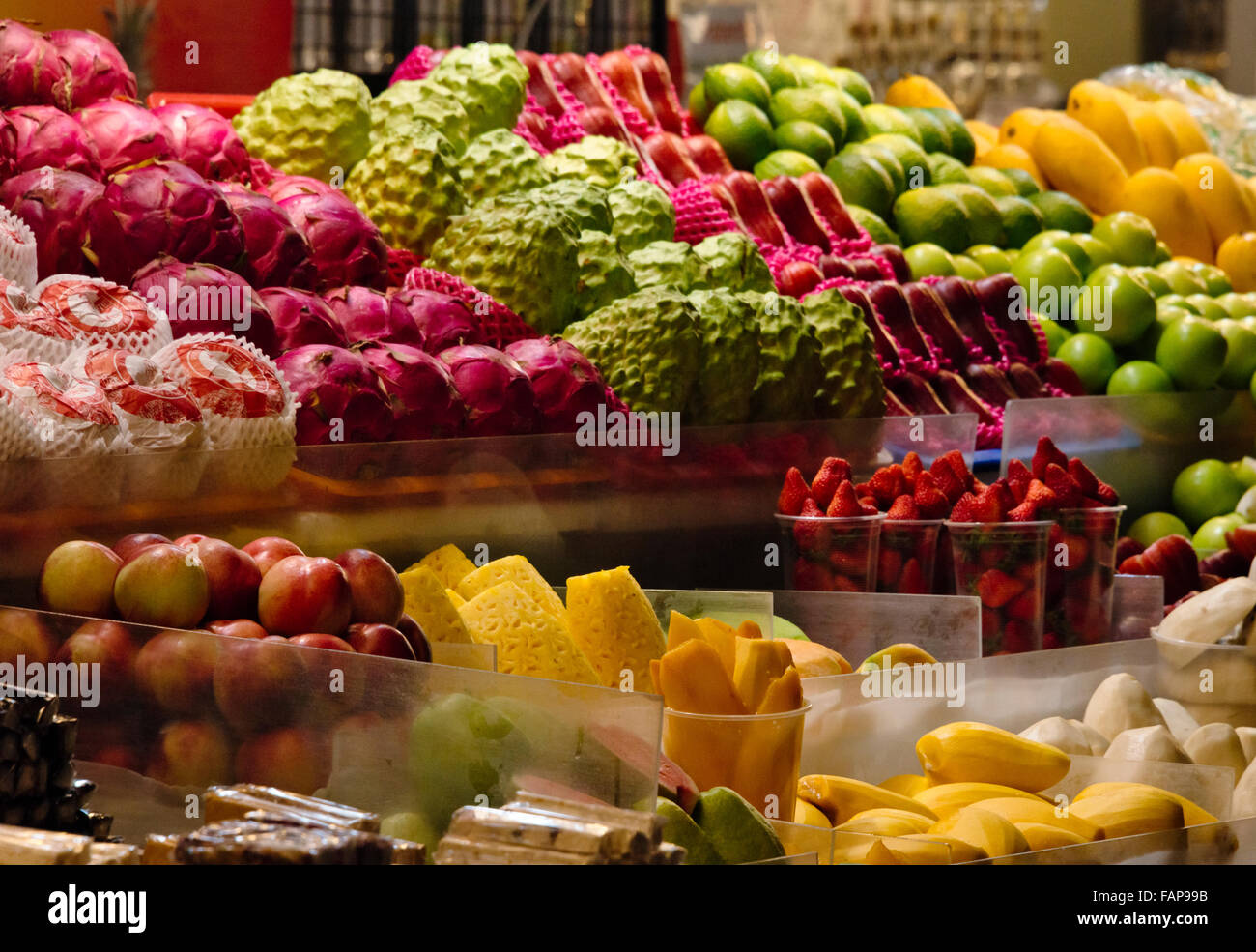 Selling fruit at Shilin Night Market, Taipei, Taiwan Stock Photo - Alamy