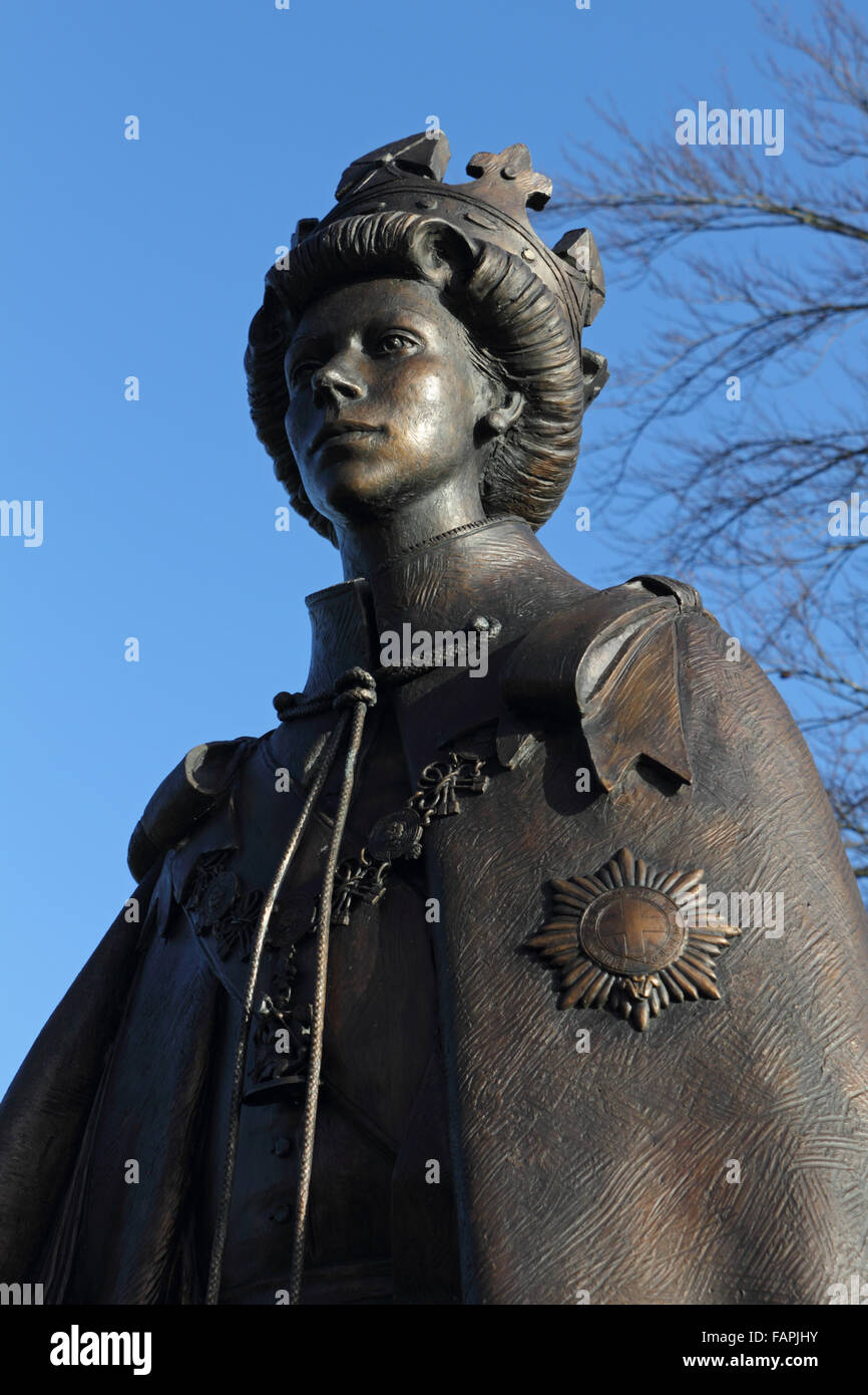 Bronze statue of Queen Elizabeth II unveiled during the 