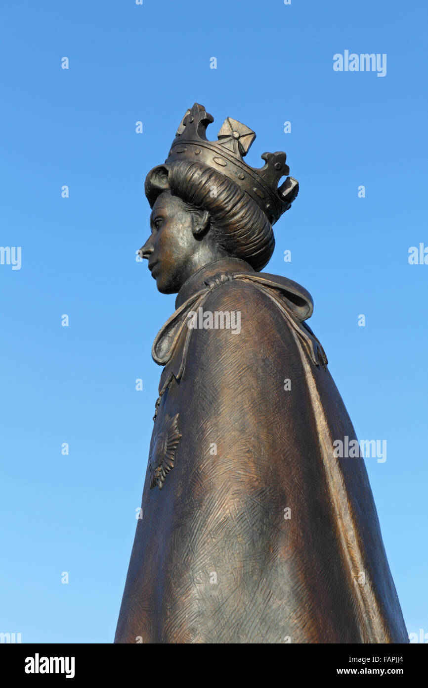 Bronze statue of Queen Elizabeth II unveiled during the Magna Carta