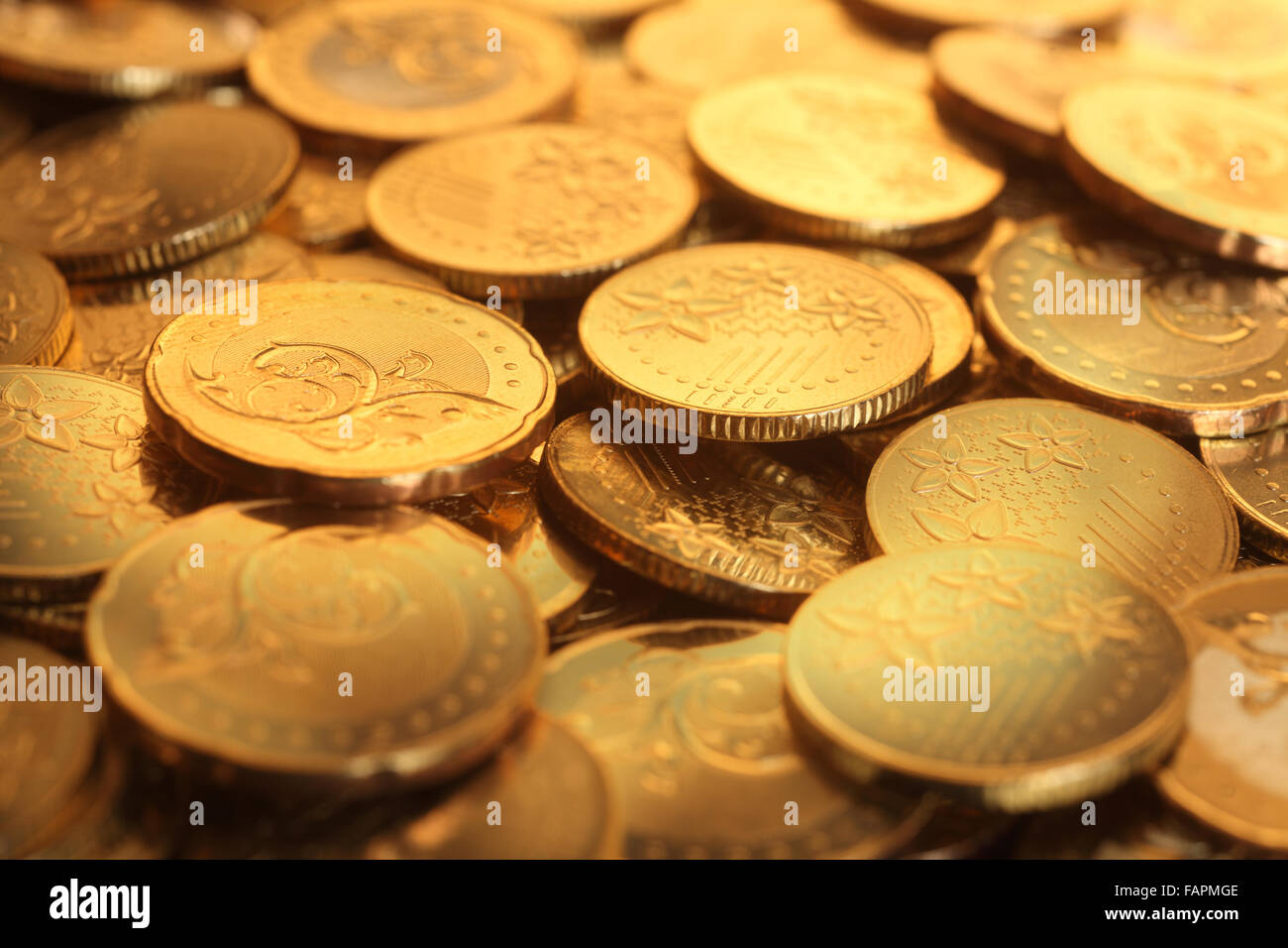 Pile of coins hi-res stock photography and images - Alamy