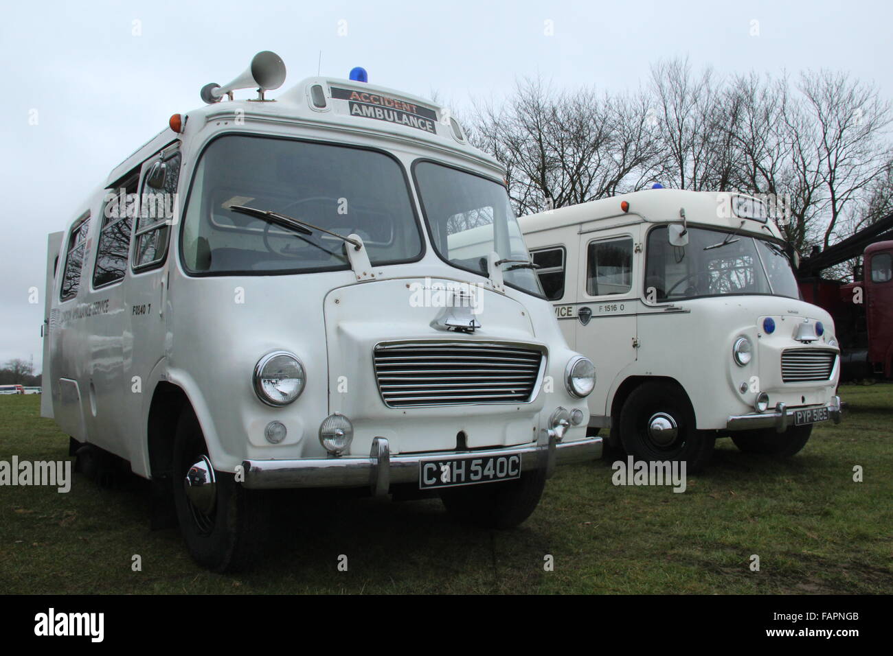A PAIR OF VINTAGE 1960'S LONDON AMBULANCE VEHICLES AT A CLASSIC VEHICLE SHOW Stock Photo