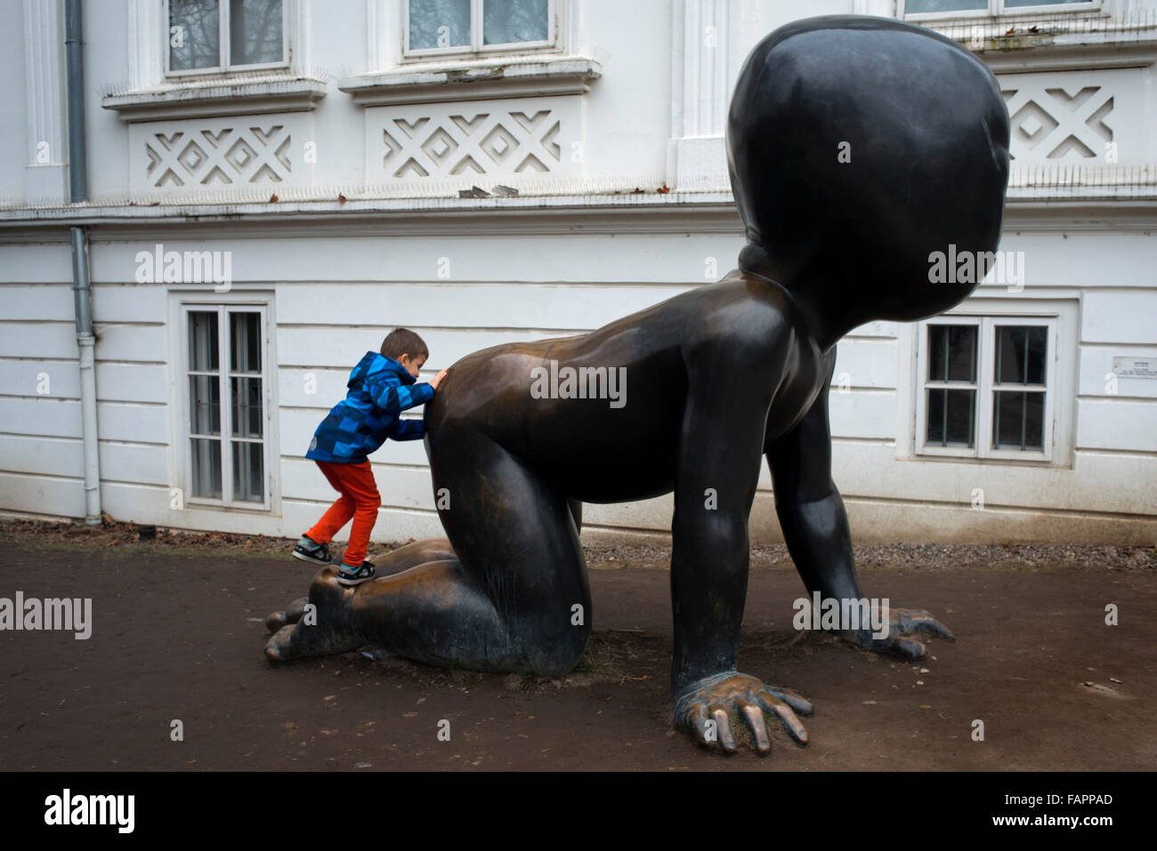 Baby crawling giant Kampa Island. Prague. Here are three bronze sculptures by Czech artist David Cerny, titled 'Babies', three g Stock Photo