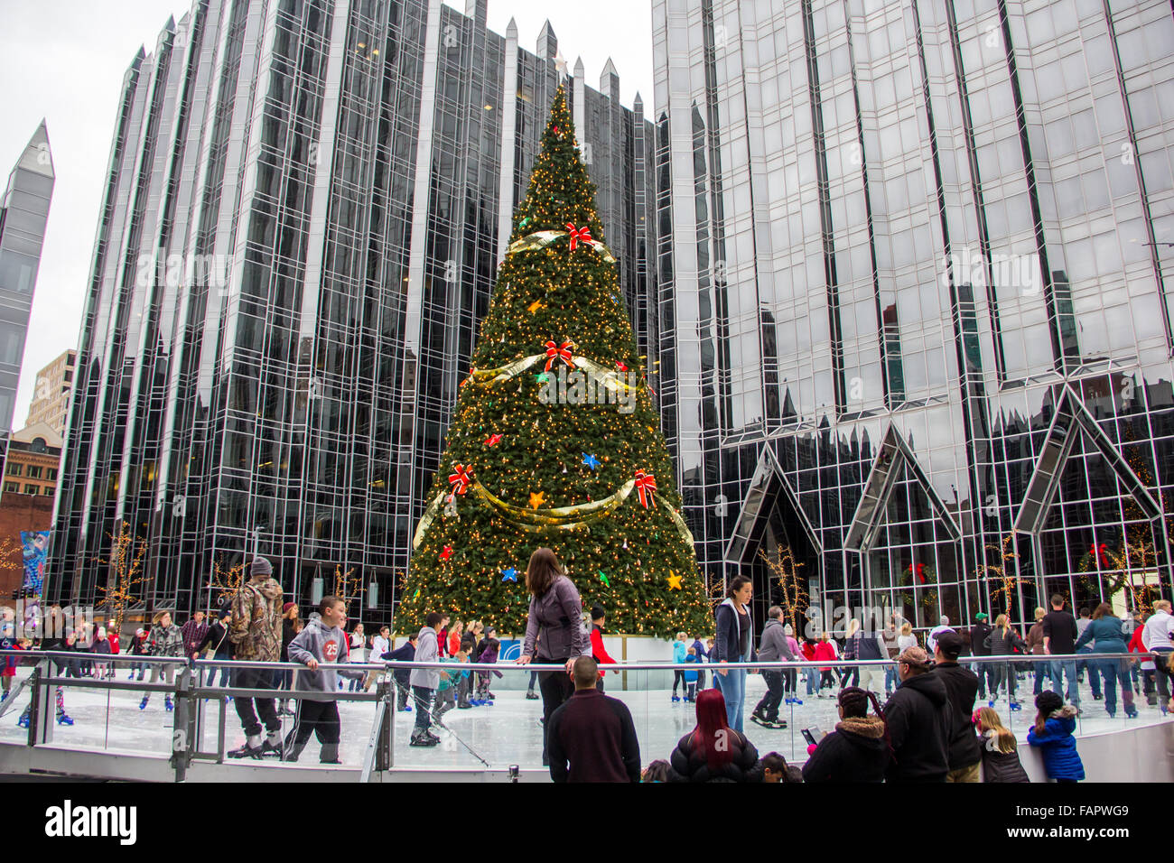 market square pittsburgh christmas 2020 Market Square Pittsburgh High Resolution Stock Photography And Images Alamy market square pittsburgh christmas 2020