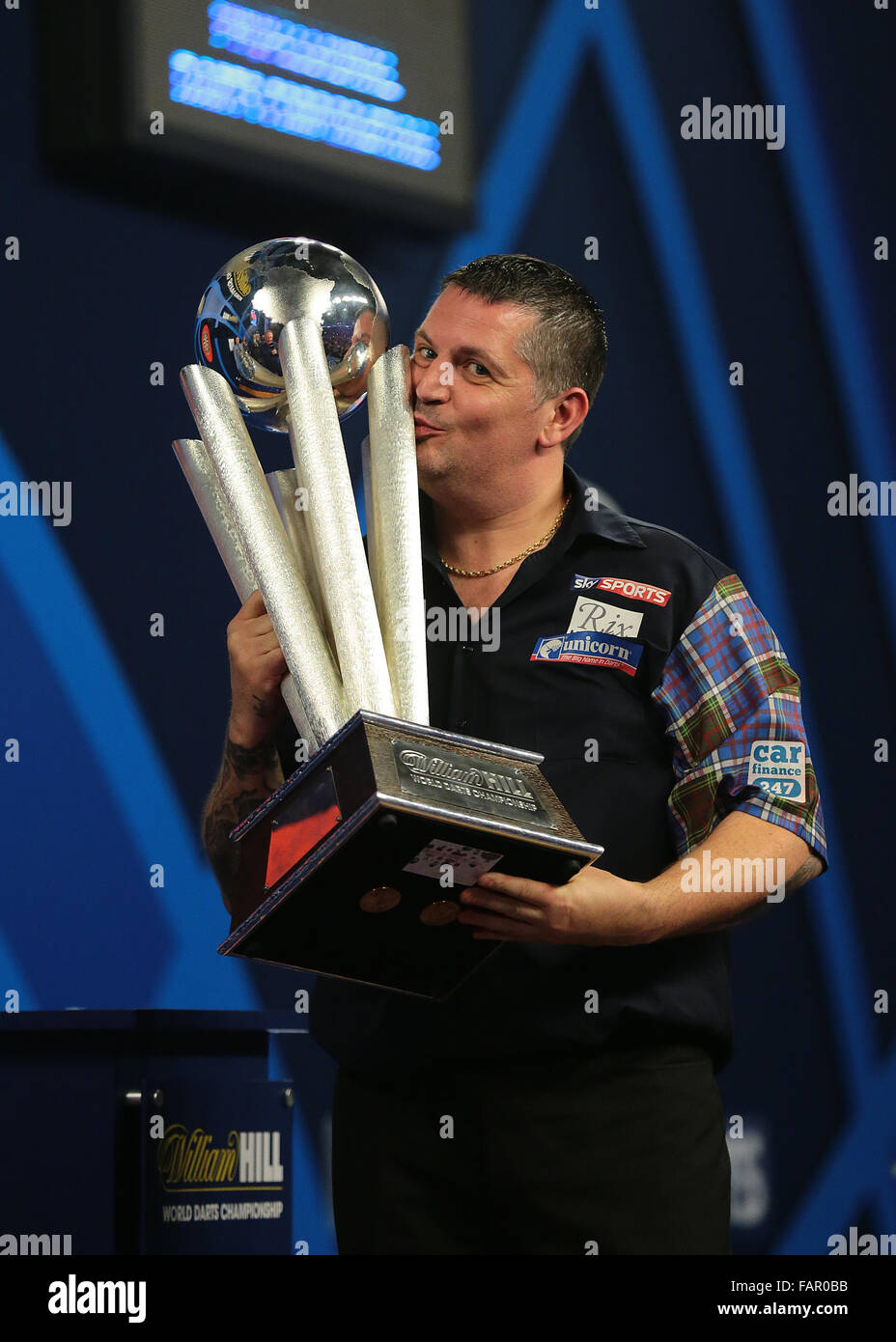 Alexandra Palace, London, UK. 03rd Jan, 2016. William Hill PDC World Darts  Championship. Gary Anderson wins the The World Championship Darts Final and  kisses the Trophy Credit: Action Plus Sports/Alamy Live News