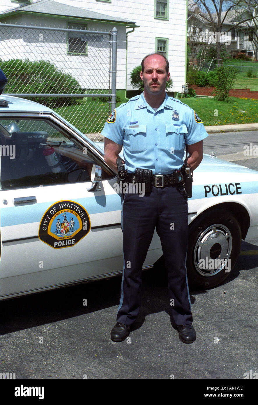 Hyattsville City, Md Policeman by his police cruiser Stock Photo Alamy
