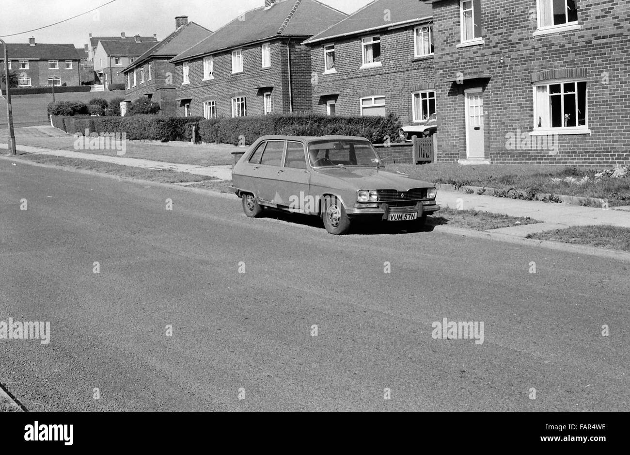 Buttershaw council housing estate, Bradford, West Yorkshire, north of England 1982. Black and white, monochrome images. Single car parked. Stock Photo
