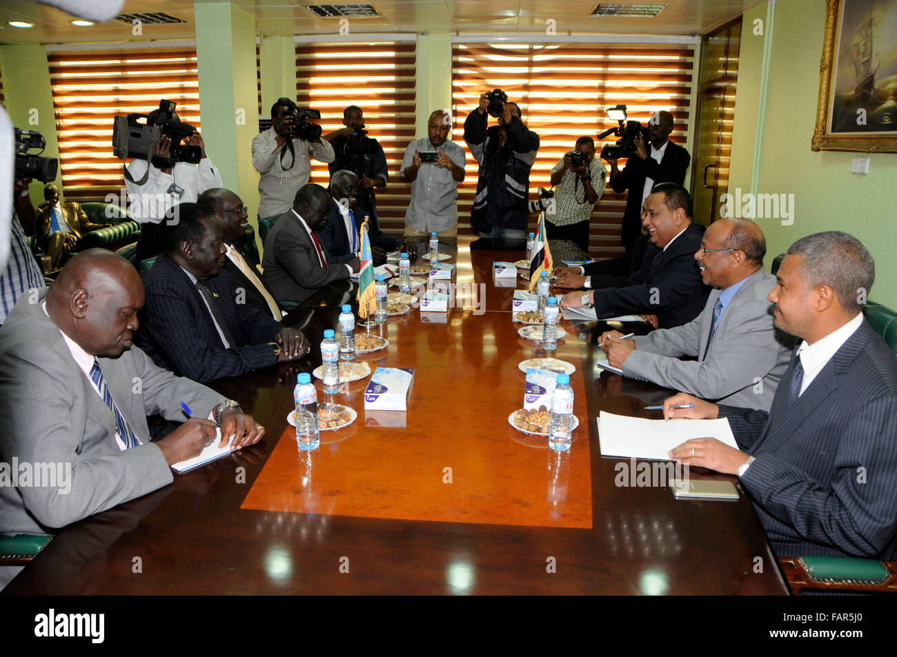 Khartoum, Sudan. 3rd Jan, 2016. Sudan's Foreign Minister Ibrahim Ghandour (3rd R) and South Sudan's Foreign Minister Barnaba Benjamin (3rd L) hold talks in Khartoum, Sudan, Jan. 3, 2016. Sudan and South Sudan reiterated Sunday their joint commitment to their cooperation agreements. Credit:  Mohammed Babiker/Xinhua/Alamy Live News Stock Photo