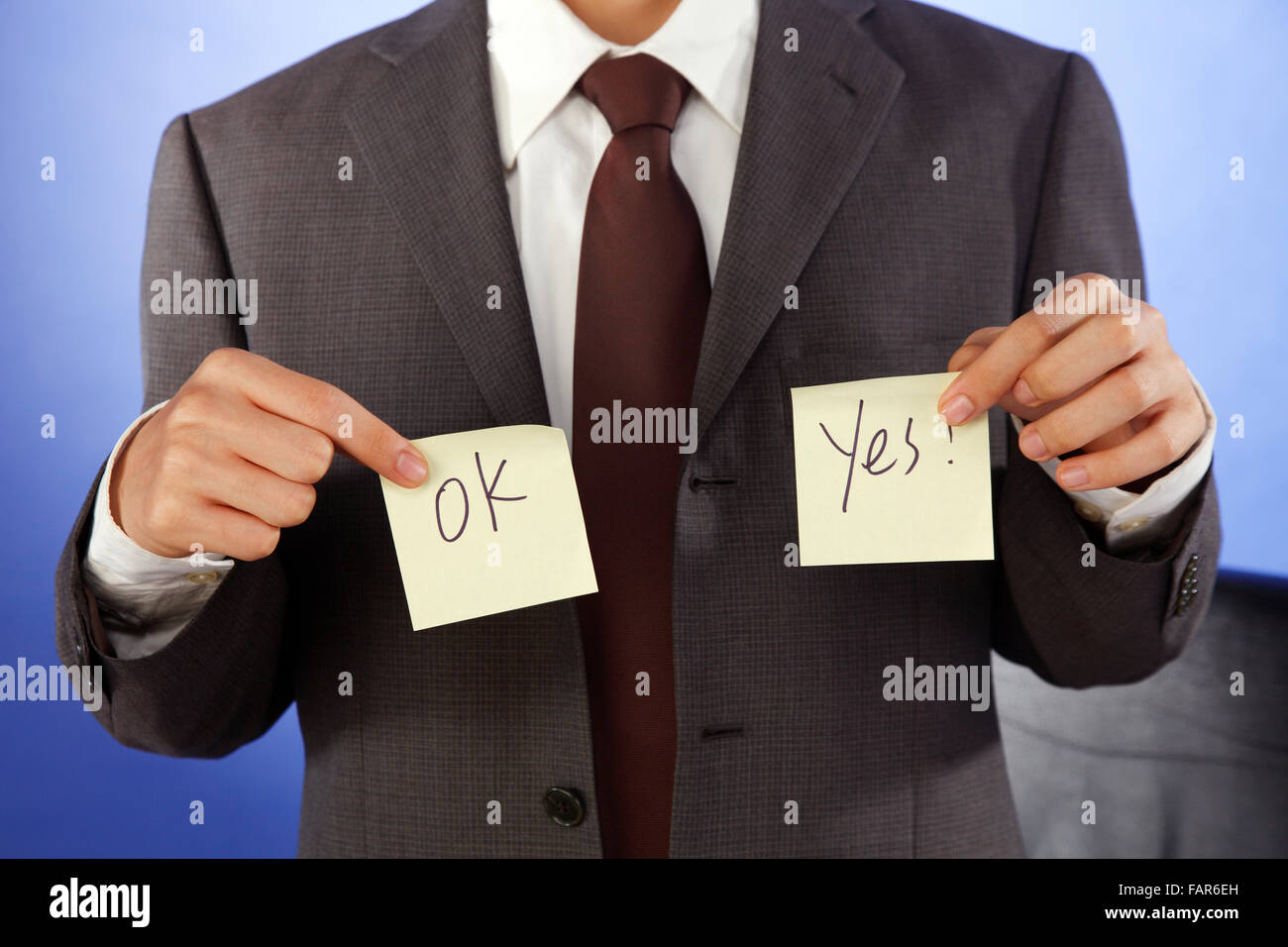 Yellow post it note hi-res stock photography and images - Alamy