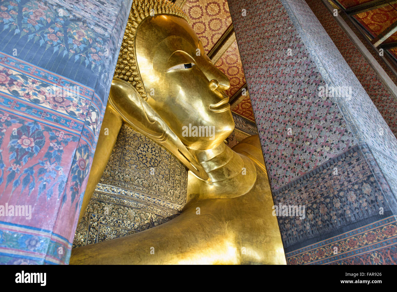 Giant reclining Buddha at Wat Pho in Bangkok, Thailand Stock Photo - Alamy